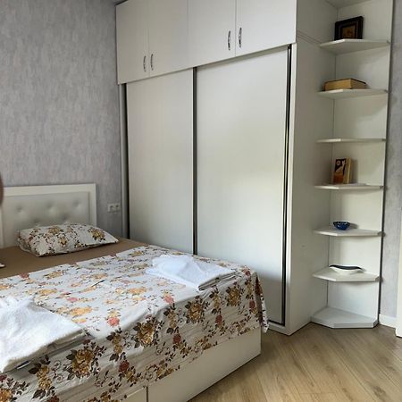 City Centre Apartment Kutaisi Ngoại thất bức ảnh