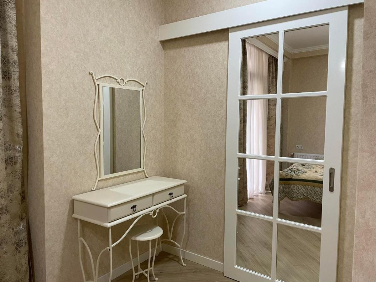 City Centre Apartment Kutaisi Ngoại thất bức ảnh