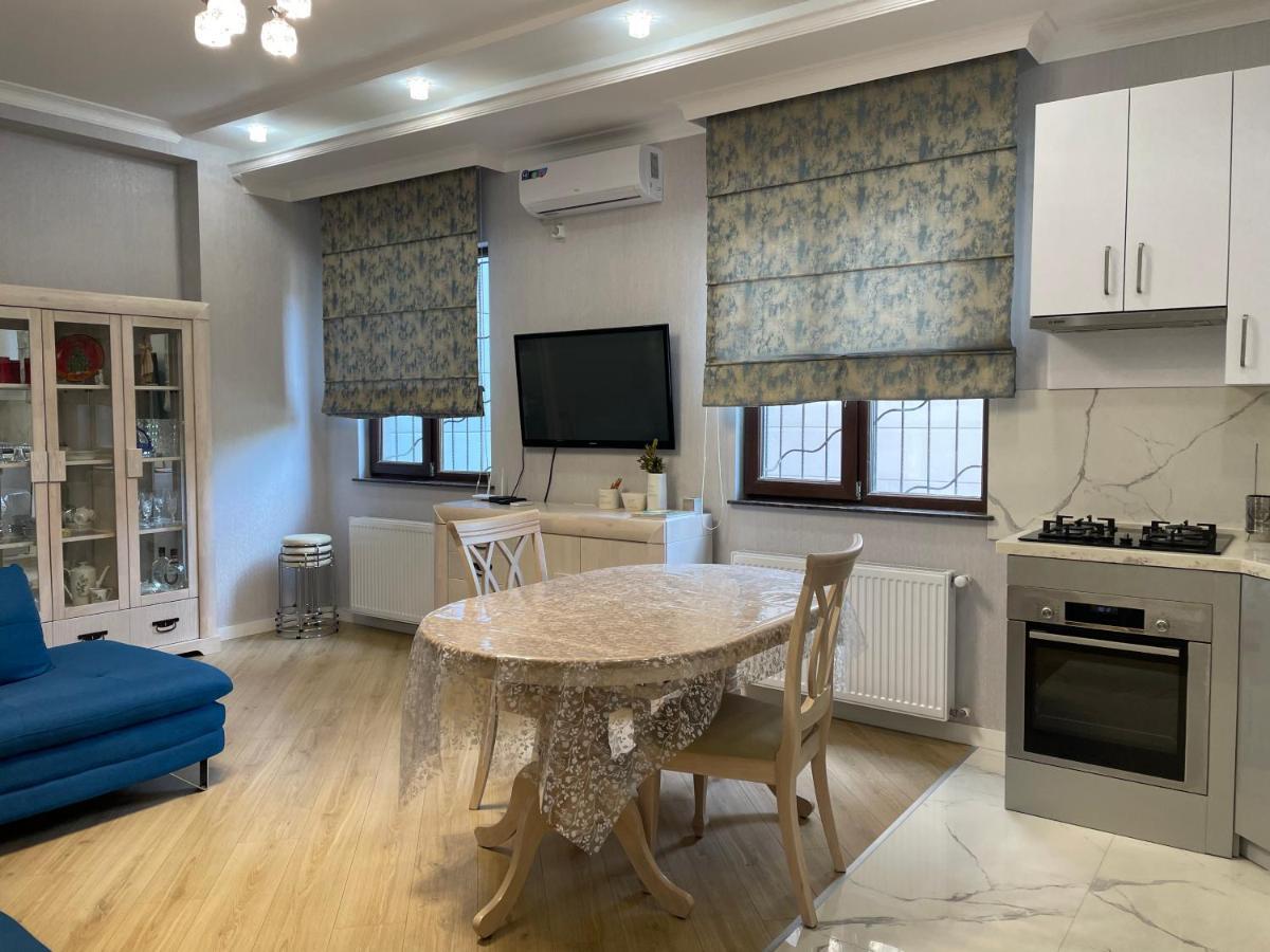City Centre Apartment Kutaisi Ngoại thất bức ảnh