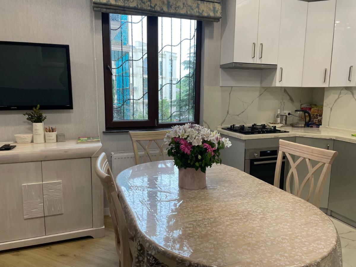 City Centre Apartment Kutaisi Ngoại thất bức ảnh
