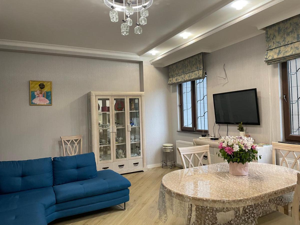 City Centre Apartment Kutaisi Ngoại thất bức ảnh
