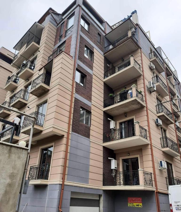 City Centre Apartment Kutaisi Ngoại thất bức ảnh