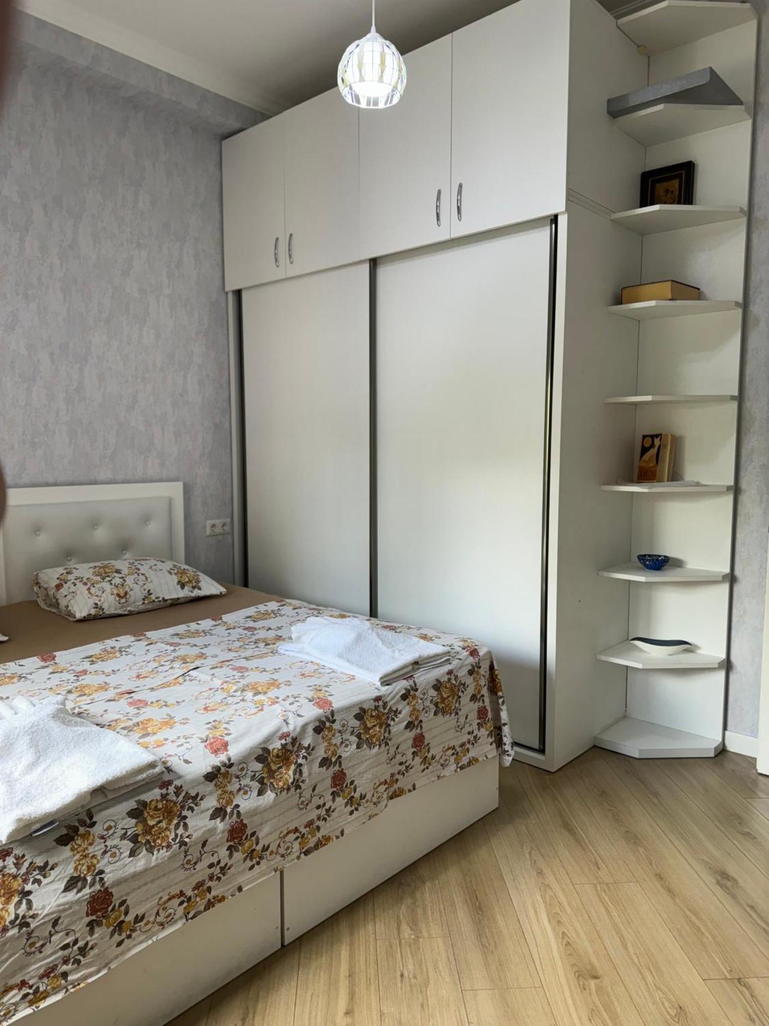 City Centre Apartment Kutaisi Ngoại thất bức ảnh