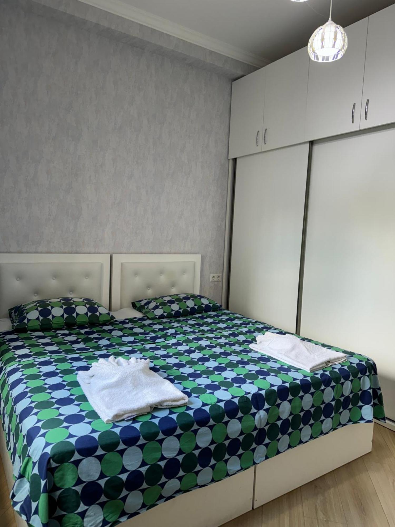 City Centre Apartment Kutaisi Ngoại thất bức ảnh